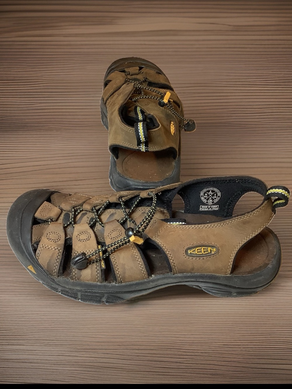 Keen Men’s Newport H2 SZ 9 Sandal Water Hiking Closed Toe